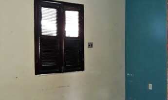 Imagem 7: Casa forrada com 2 quartos, sala, cozinha, um banheiro e quintal, em uma excelente localiz