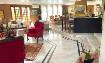 Imagem 3: Casa de condomínio para venda possui 595 metros quadrados com 5 quartos