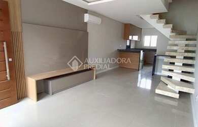 Imagem 2: PORTO ALEGRE - Casa Padrão - Cristal