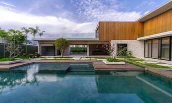 Imagem 2: Sobrado para aluguel tem 1624 metros quadrados com 6 quartos