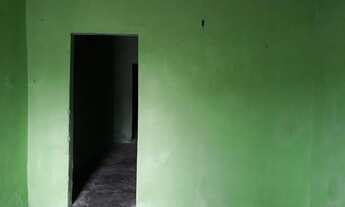 Imagem 2: Casa com 81m², com 1 quarto, banheiro, cozinha, sala, quintal e lavanderia. Próximo a av