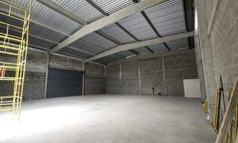 Imagem 2: Galpão 1.400m2 em Lauro de Freitas, na frente da estrada do coco, novo, com 120 vagas est