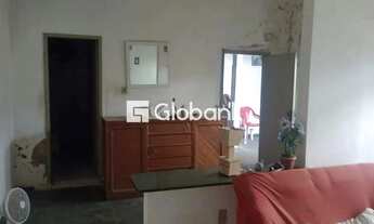 Imagem 4: Casa Residencial em Monte Carmelo (Montes Claros) 4 Quartos, 3 Vagas, Quintal