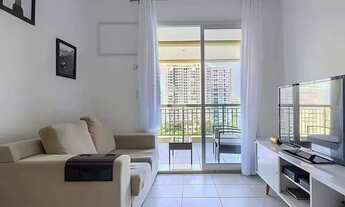 Imagem 4: Apartamento à venda totalmente mobiliado com 2 quartos, sendo 1 suíte, e varanda com vista