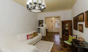 Imagem 2: Casa térrea de 167m2, jardim, hall de entrada, living amplo, 3 dormitórios