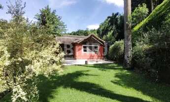 Imagem: Propriedade charmosa, com muita água, mata