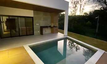 Imagem 4: Casa de condomínio para venda possui 242 metros quadrados com 3 quartos