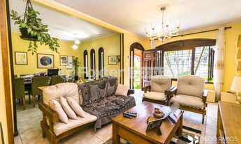 Imagem: Porto Alegre - Casa Padrão - Jardim Carvalho