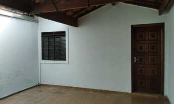 Imagem 2: Garagem p/ 2 carros, sala, cozinha c/ gab., 2 dormitórios, banheiro social, lavanderia e p