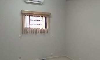 Imagem 6: Prédio comercial em frente a BR 153&quot