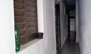 Imagem 2: Casa com 60m², com 01 vaga de garagem, 1 suíte, cozinha, sala, área de serviço e forrada