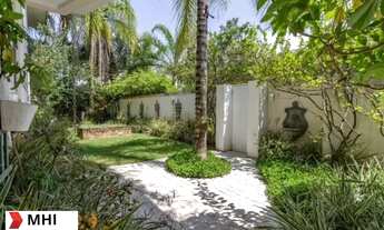 Imagem 7: Casa de condomínio para venda possui 680 metros quadrados com 5 quartos