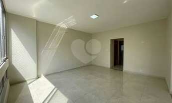 Imagem 4: Esplendido apartamento 1 por andar com elevador privativo quadra da praia no Coração do Go