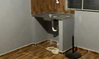 Imagem: Aluga um quarto com banheiro para solteiro