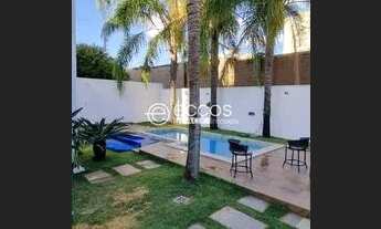 Imagem 2: Casa em condomínio para aluguel, 3 quartos, 3 suítes, 4 vagas, Aclimação - Uberlândia/MG