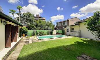 Imagem 2: Casa no bairro Petrópolis. Terreno de 11 metros de frente por 47 metros de fundos!