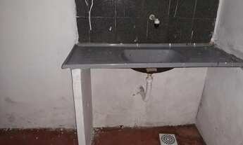 Imagem 7: Quitinete com 40 m² com quarto, banheiro, sala, cozinha e lavanderia. Água e luz individua