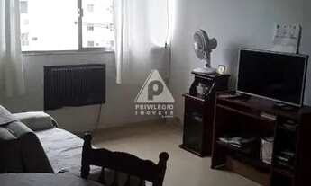 Imagem 6: Apartamento de 2 quartos na rua Joaquim Palhares, andar alto, arejado e iluminado, com sal