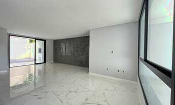 Imagem 2: Sobrado alto padrão para venda possui 147 m2 com 3 suítes em América - Joinville - SC