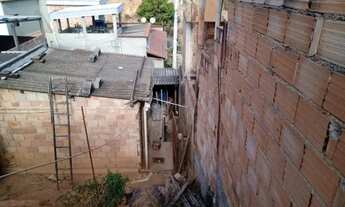 Imagem 2: Vende-se terreno com 2 casas