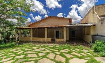 Imagem 4: Casa em ARNIQUEIRAS, aconchegante com 4 Quartos, 3 Suítes, Closet, 3 Vagas de Garagem Cobe