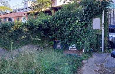 Imagem: Terreno de 276 metros, plano, tem uma edícula