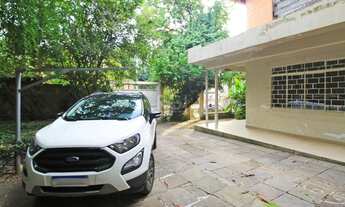 Imagem 5: Casa com quatro (4) dormitórios, duas (2) vagas de garagem, no bairro Passo da Areia em Po