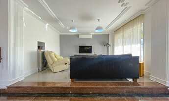 Imagem 3: Casa localizada no Condomínio Alameda dos Eucaliptos, com 447m² e 4 quartos