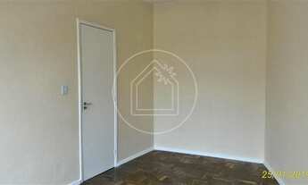 Imagem 7: Apto. a venda possui 64 metros quadrados com 3 quartos, sendo um de empregada no miolo de