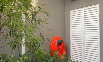 Imagem 6: Casa de condomínio para venda possui 332 metros quadrados com 4 quartos