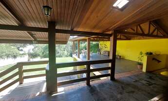 Imagem 6: Casa térrea com quase 300m no miolo da Granja Viana em terreno de 1.000 metros com espaço