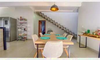 Imagem 7: Sobrado com quatro quartos sendo três suítes