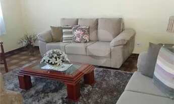 Imagem 4: Sobrado com entrada lateral, vago na região do Horto Florestal