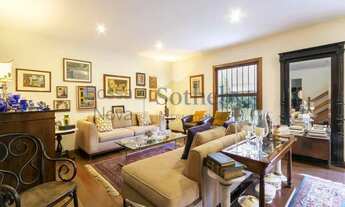 Imagem: Casa espaçosa em rua tranquila