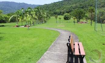 Imagem 3: Casa de condomínio para venda possui 251 metros quadrados com 5 quartos