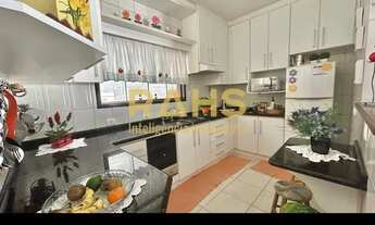 Imagem 7: Sobrado com 4 quartos sendo uma suíte com closet e 1 demi suite no piso inferior no Anita