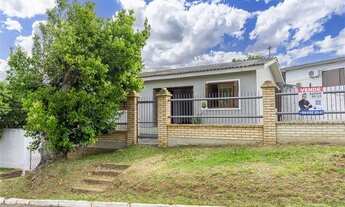 Imagem 2: Ótima casa com 3 quartos e terreno de esquina!