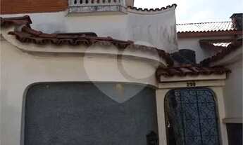 Imagem 2: Sobrado com entrada lateral, vago na região do Horto Florestal