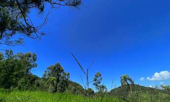 Imagem 2: Vendo Sítio com vista panorâmica de frente para rua principal