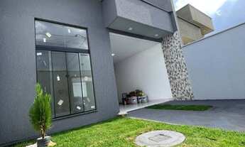 Imagem 3: Casa Perfeita! 3 Quartos sendo 1 Suíte - Área Gourmet com Churrasqueira - Jardim Gramado