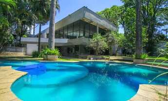 Imagem: Sobrado Residencial com 5 Dormitórios (Suíte)