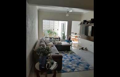 Imagem 2: Casa Impecável à Venda, 3 quartos, 2 vagas