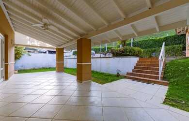 Imagem 5: Casa espaçosa com quintal, piscina e suítes espaçosas no Gramado