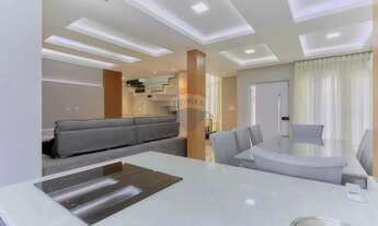 Imagem 2: Seu novo lar é a definição do requinte e da beleza em cada detalhe deste sobrado triplex m