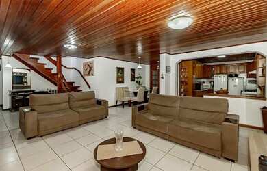 Imagem 4: Sobrado para venda tem 287 metros quadrados com 4 quartos em Jardim Sabará - Porto Alegre