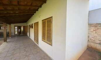 Imagem: Casa térrea à venda em condomínio fechado