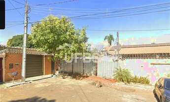 Imagem 2: Lote residencial/comercial com área total de 571,60 metros², sendo 8,55 metros de frente e