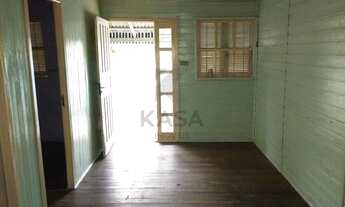 Imagem 4: Casa de madeira com 02 dormitórios, sala de estar, cozinha, banheiro e entrada p/carro...