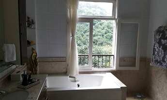 Imagem 4: MARAVILHOSA CASA CERCADA DE VERDE COM 03 ANDARES, ESTRADA DAS CANOAS, BAIRRO SÃO CONRADO