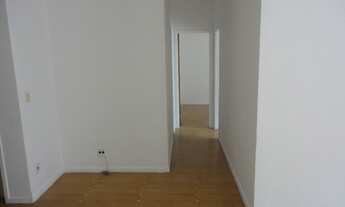 Imagem 6: Apartamento com vaga de garagem e vista indevassável, composto por sala, 2 quartos, banhei